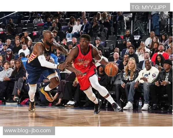 爱德华兹首节表现抢眼9投4中砍下12分并贡献前场板与防守数据